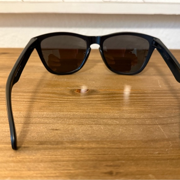 Oakley Frogskins sunglasses black with Prizm polarized lenses - Picture 7 of 9